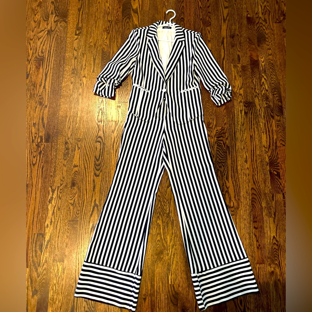 Fabrik Trendy Pantsuit Pinstripe white/navy blue suit super comfy Size L